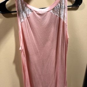 Lace shoulder flowy tank